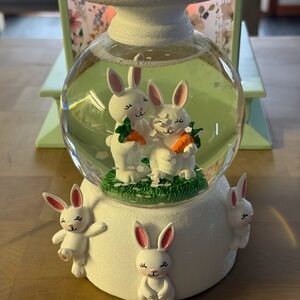 Bath & Body Works - White Bunny Snow Globe Holding Carrots